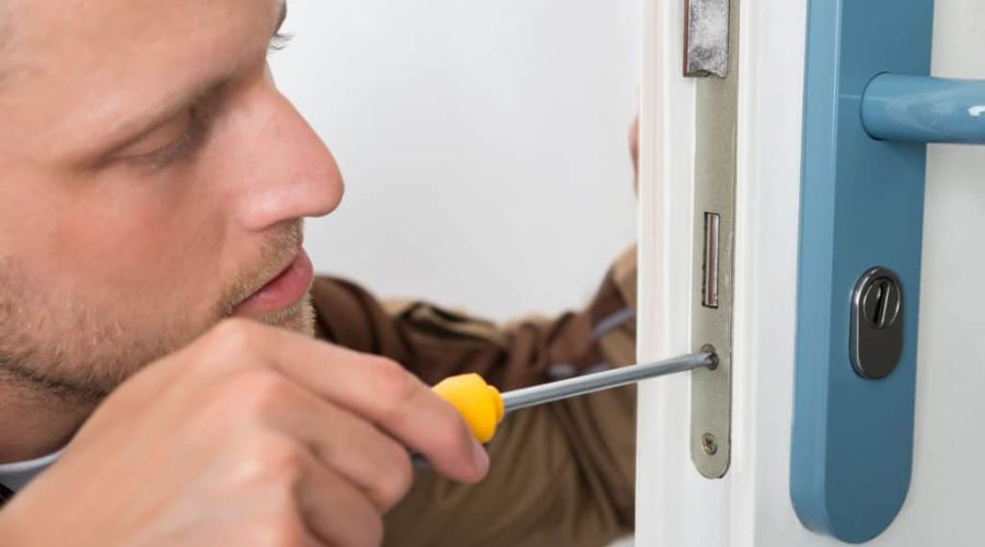 When Should I Call a Locksmith in 2025? 7 Critical Situations You Can't Ignore